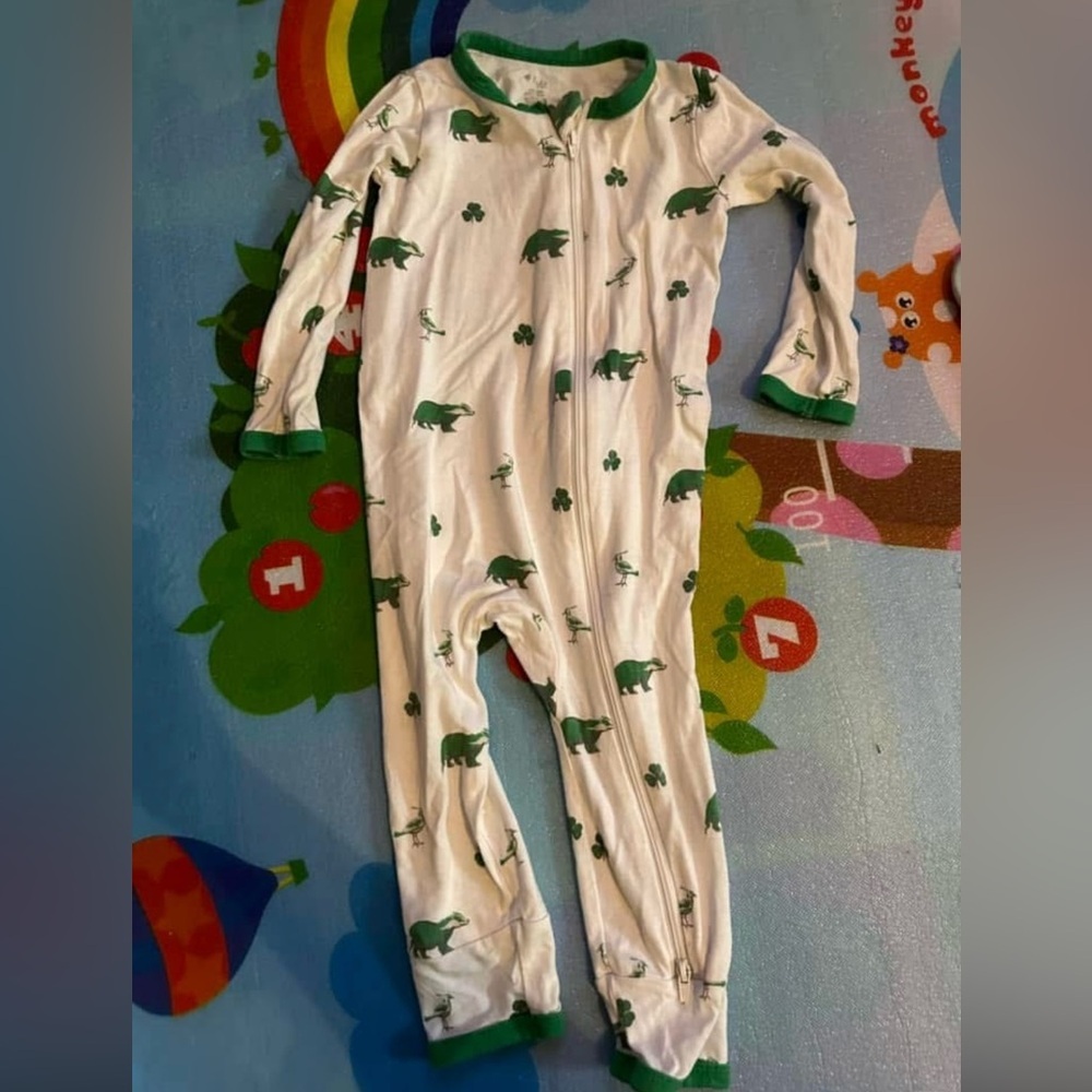 Kyte baby 18-24 “Irish” zip romper, retired print, very good used condition